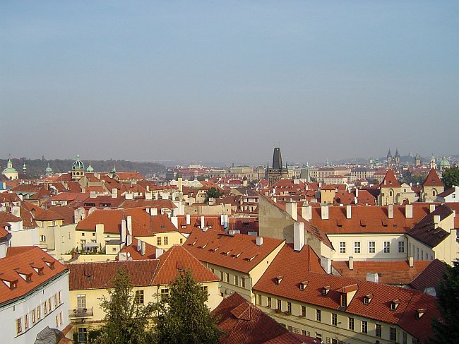 Výhled na Prahu z vrcholu Vrtbovské zahrady