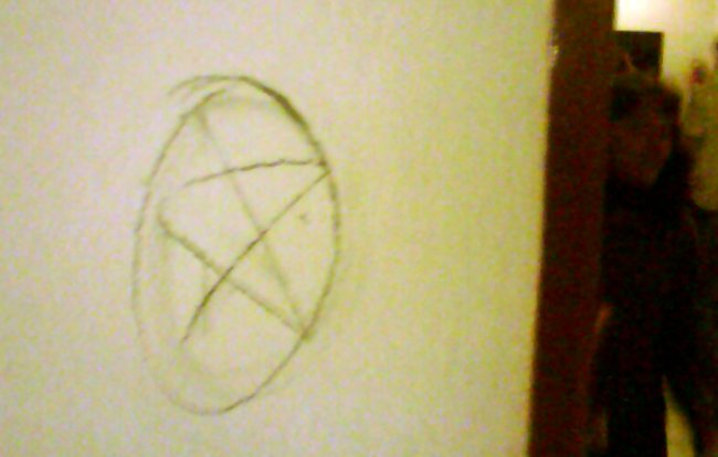 Pentagram na zdi